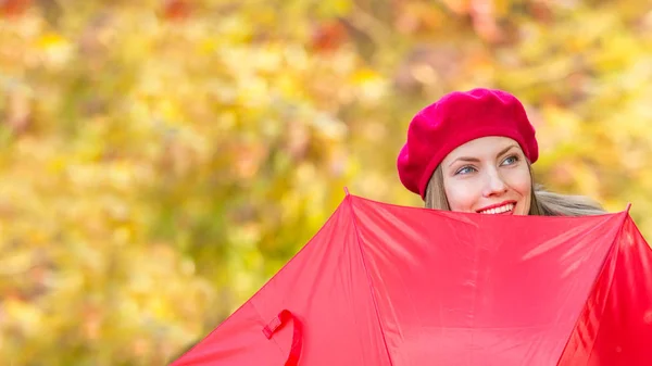 Mooie Vrouw Portret Herfst Tuin Heldere Outfit — Stockfoto
