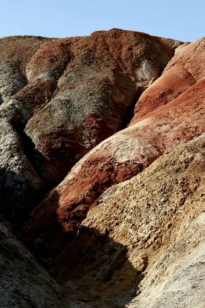 Banliyö parklarında birçok ilginç yer var, rezervleri ve dağ sıraları olan ocaklar, taşlı kıyıları ve renkli kayaları olan göller, birçok kuş ve insan, köpekleri, gelincikleri, tilkileri, birçok manzarası, çiçekleri ve ağaçları olan.