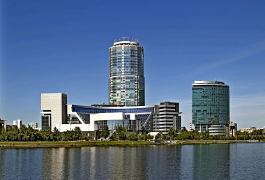 Şehir, yerleşim, kamu, idari ve dini binalar, parklar, rezervuarlar, küçük mimari formlar, fıskiyeler, süs ağaçları, çalılar ve çeşitli çiçek türlerinden oluşan canlı bir organizmadır.