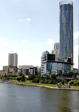 Şehir, yerleşim, kamu, idari ve dini binalar, parklar, rezervuarlar, küçük mimari formlar, fıskiyeler, süs ağaçları, çalılar ve çeşitli çiçek türlerinden oluşan canlı bir organizmadır.
