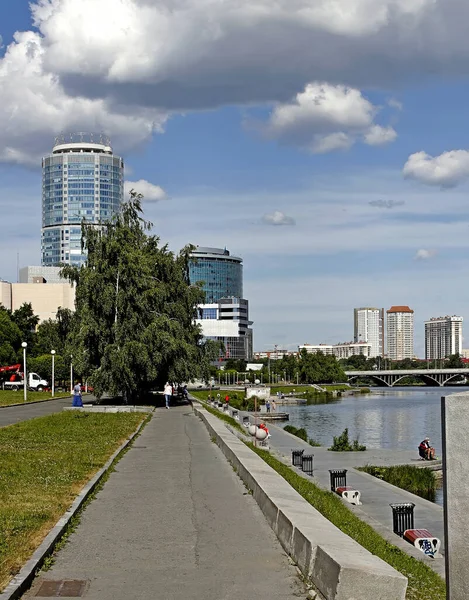 Ciudad Organismo Vivo Edificios Residenciales Públicos Administrativos Religiosos Parques Embalses —  Fotos de Stock