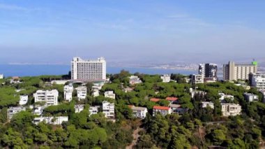 İsrail, Hayfa 'nın hava görüntüleri, merkez Carmel bölgesindeki evleri gösteriyor.