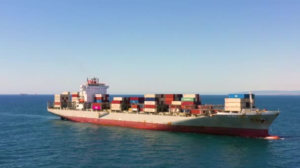 Mediterranean Sea June 2020 Large Loaded Container Ship Cruising Slowly — 图库视频影像