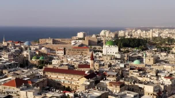 Luftaufnahmen der Altstadt und des Hafens von Acre. — Stockvideo