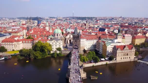 Filmati aerei di Praga, Repubblica Ceca, incluso il Ponte Carlo. — Video Stock