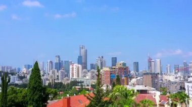 Tel Aviv gökdelenleri ve komşu Ramat Gan 'daki evlerde görüldü..