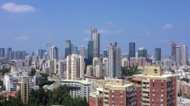 Tel Aviv gökdelenleri ve komşu Ramat Gan 'daki evlerde görüldü..