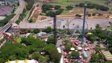 Tel Aviv eğlence parkı, Corona virüsü ikinci dalga sosyal mesafe kılavuzları sırasında insansız bir şekilde kapandı..