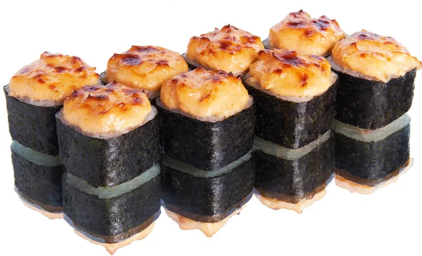 Bakad sushi på vit bakgrund med reflektion — Stockfoto