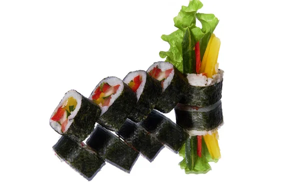 Sushi Vegetal Com Reflexão Sobre Fundo Branco — Fotografia de Stock