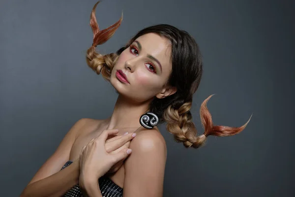 Fată în imaginea semnului zodiacal al cancerului cu două cozi — Fotografie, imagine de stoc