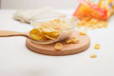 Tahıl buğday gevreği süt kase Kahvaltı