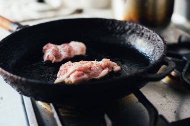 tavada kızartılmış sığır eti