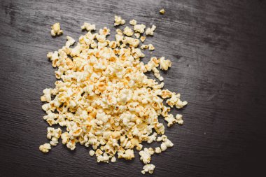  Tuzlu Mısır arka plan üzerinde. Üstten görünüm.