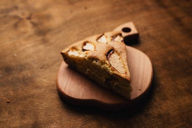 Elmalı turta tart, malzemeler - elma rustik ahşap zemin üzerine