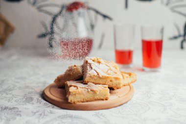 Ev yapımı elma pasta arka plan üzerinde Kapat