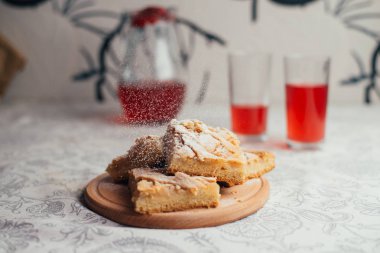 Ev yapımı elma pasta arka plan üzerinde Kapat