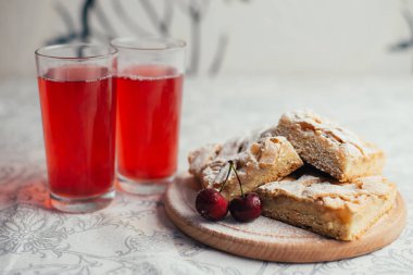 Ev yapımı elma pasta arka plan üzerinde Kapat