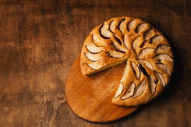 Elmalı turta tart, malzemeler - elma rustik ahşap zemin üzerine