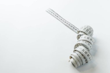 Terzi teyp arka plan üzerinde ölçüm yukarı kapatın. Alan sığ bölümü beyaz ölçme bant.