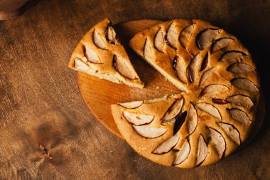 Elmalı turta tart, malzemeler - elma rustik ahşap zemin üzerine