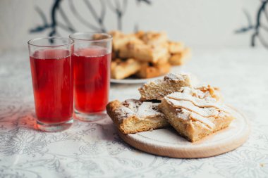 Ev yapımı elma pasta arka plan üzerinde Kapat