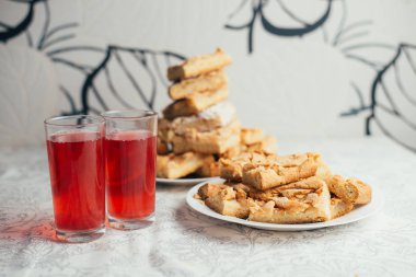 Ev yapımı elma pasta arka plan üzerinde Kapat