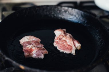 tavada kızartılmış sığır eti