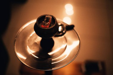 Geleneksel nargile kömürleri tüttürmek için.