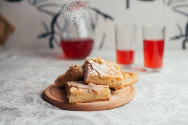 Ev yapımı elma pasta arka plan üzerinde Kapat