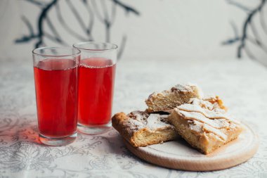 Ev yapımı elma pasta arka plan üzerinde Kapat