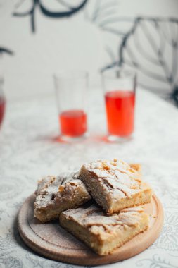 Ev yapımı elma pasta arka plan üzerinde Kapat