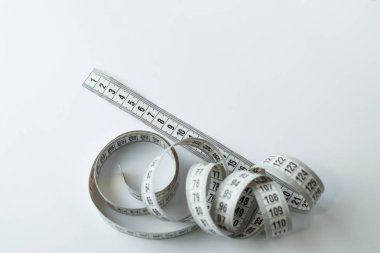 Terzi teyp arka plan üzerinde ölçüm yukarı kapatın. Alan sığ bölümü beyaz ölçme bant.