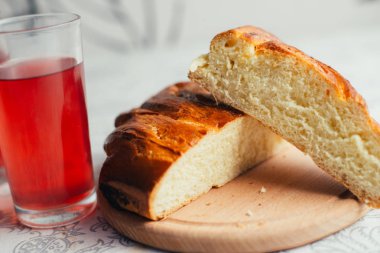 Arka planda, ev yapımı topuz yakın çekim