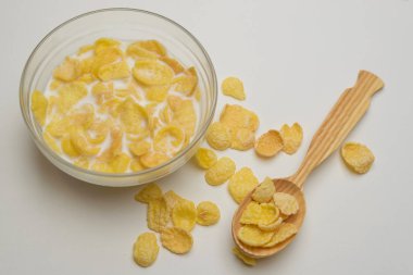 Tahıl buğday gevreği süt kase Kahvaltı