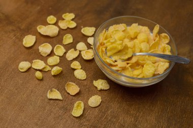 Tahıl buğday gevreği süt kase Kahvaltı