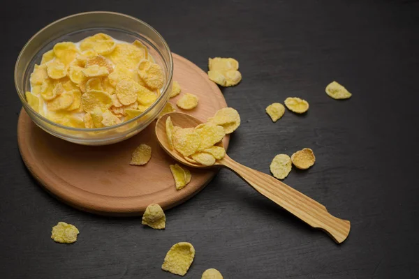 Tahıl buğday gevreği süt kase Kahvaltı