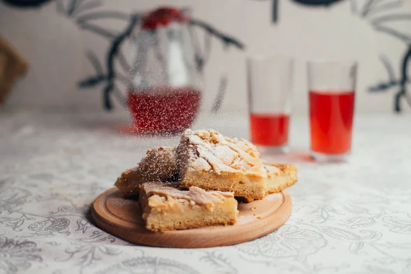 Ev yapımı elma pasta arka plan üzerinde Kapat