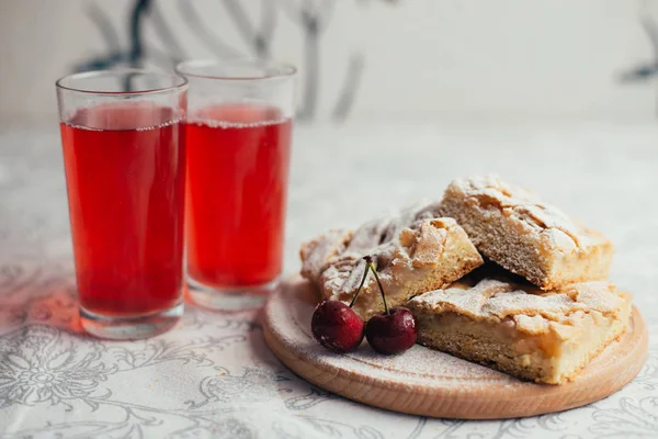 Ev yapımı elma pasta arka plan üzerinde Kapat