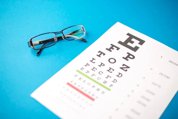 Gesundheitskonzept Gläser Auf Blauem Tisch — Stockfoto