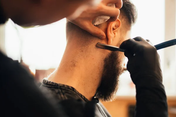 Cropped Image Barber Making Haircut Man Salon — Stock Photo, Image