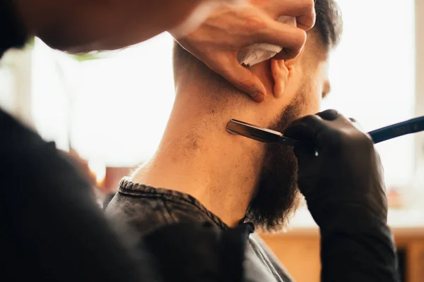 Cropped Image Barber Making Haircut Man Salon — Stock Photo, Image