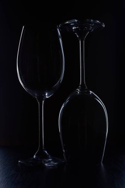  siyah zemin ayaklı büyük kadehler