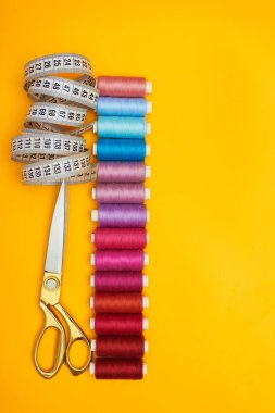 Arka plan üzerinde dikiş öğelerini kapatmak