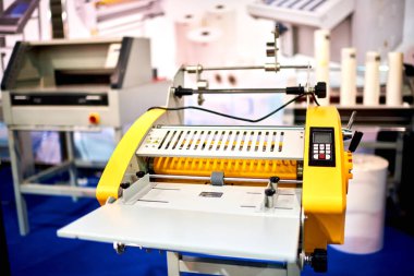 Plastik Laminasyon makinesi arka plan üzerinde Kapat