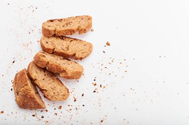 ışık arka plan üzerine dilimlenmiş ekmek taze pişmiş