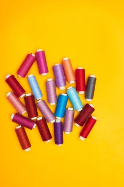 Arka plan üzerinde dikiş öğelerini kapatmak