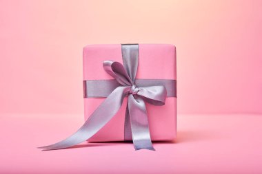 güzel hediye kutusu arka plan üzerinde