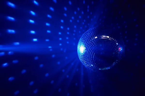 Disco Bola Con Iluminación Azul —  Fotos de Stock