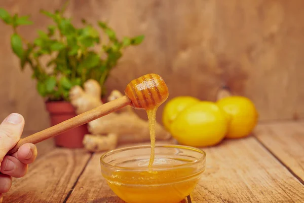 Close Honey Bowl Ginger Lemon Mint Pot Wooden Table — Stock Photo, Image